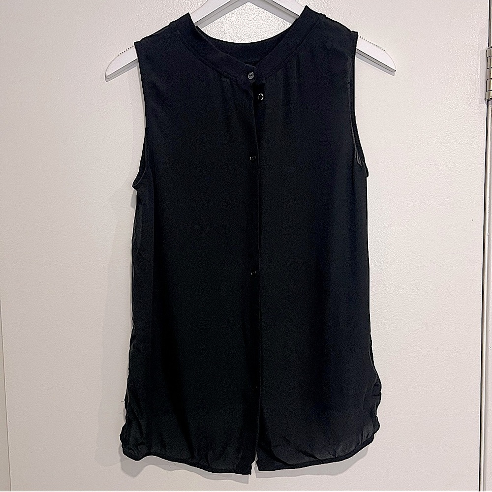 LIKE NEW Theory Sleeveless Black Blouse. Size M, Sheer Type of Fabric
